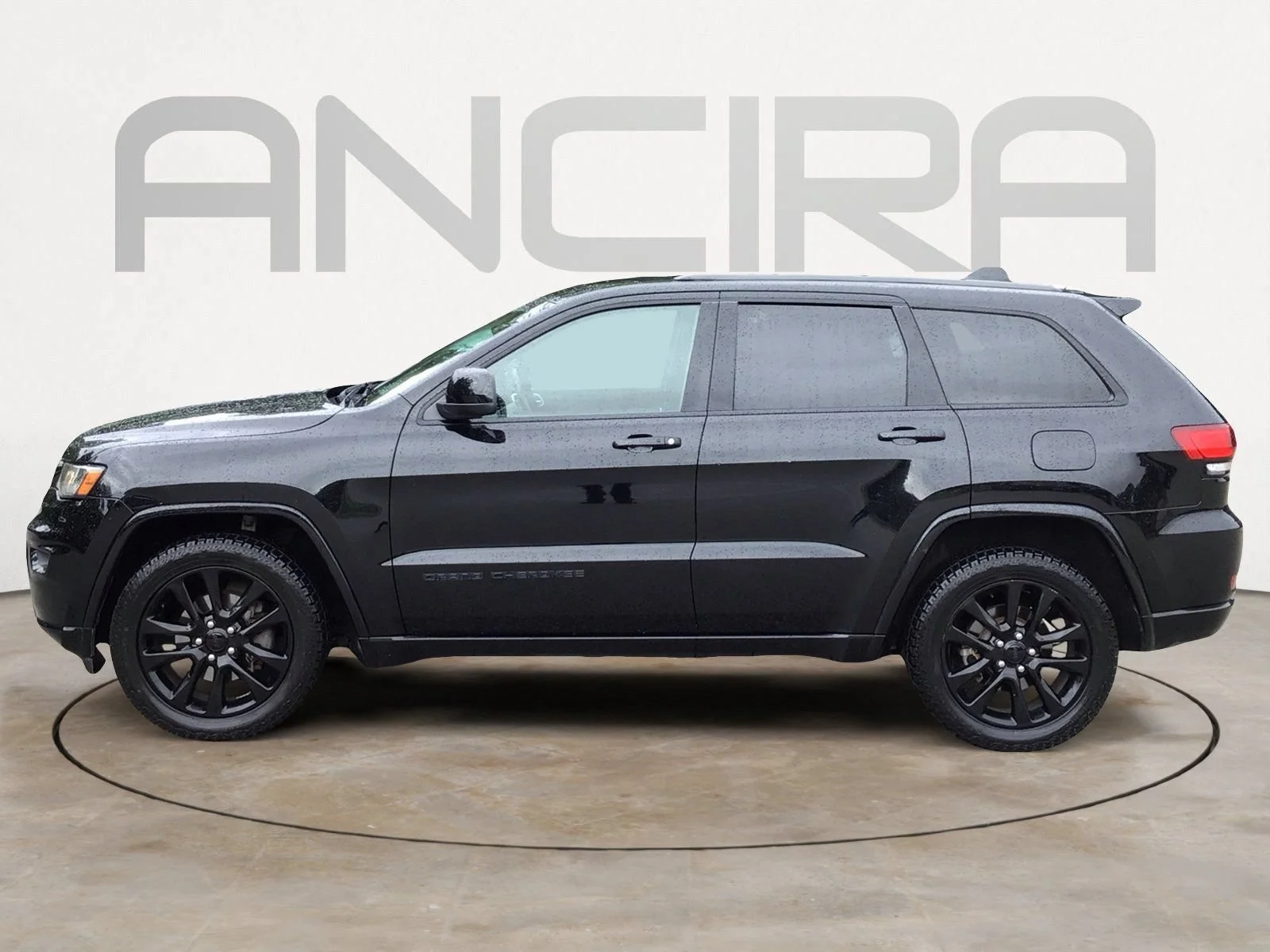 Used 2018 Diamond Black Crystal Pearlcoat Jeep Altitude image 9