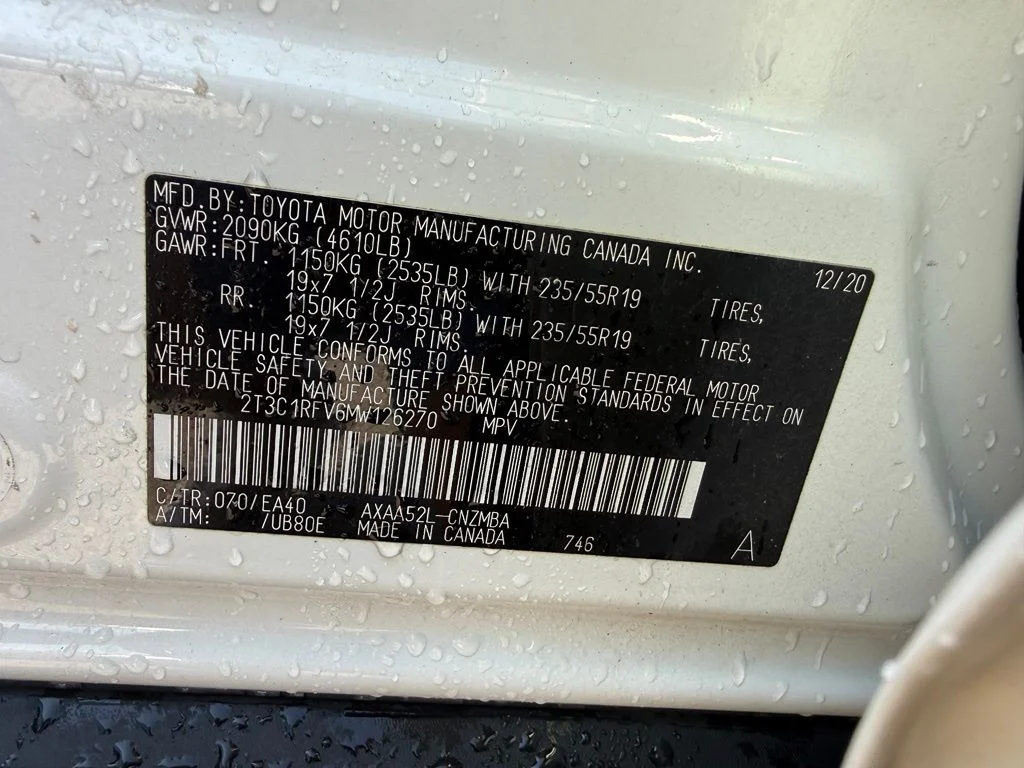 Used 2021 White Toyota XLE Premium image 21