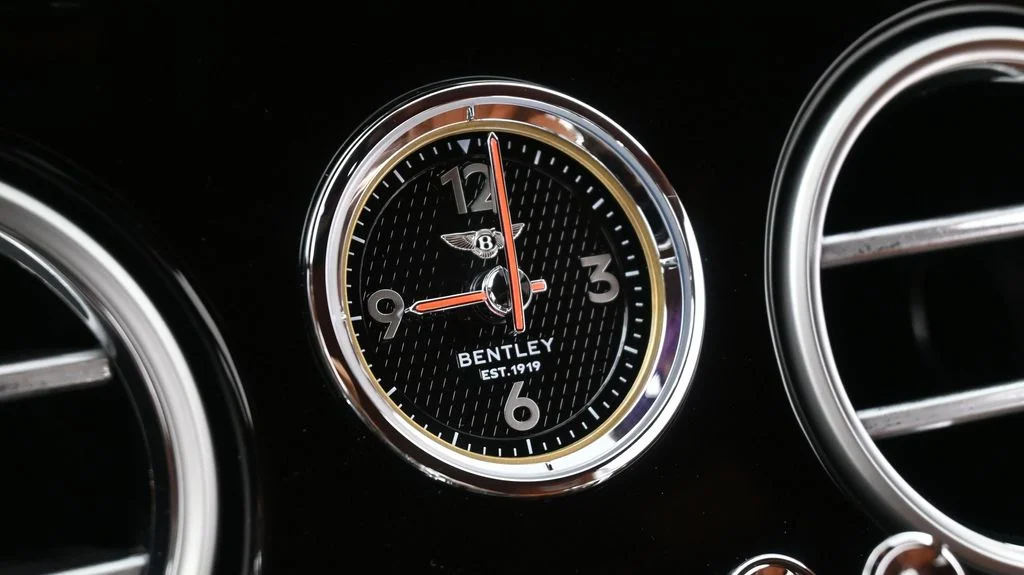 New 2026 Silver Bentley  image 24
