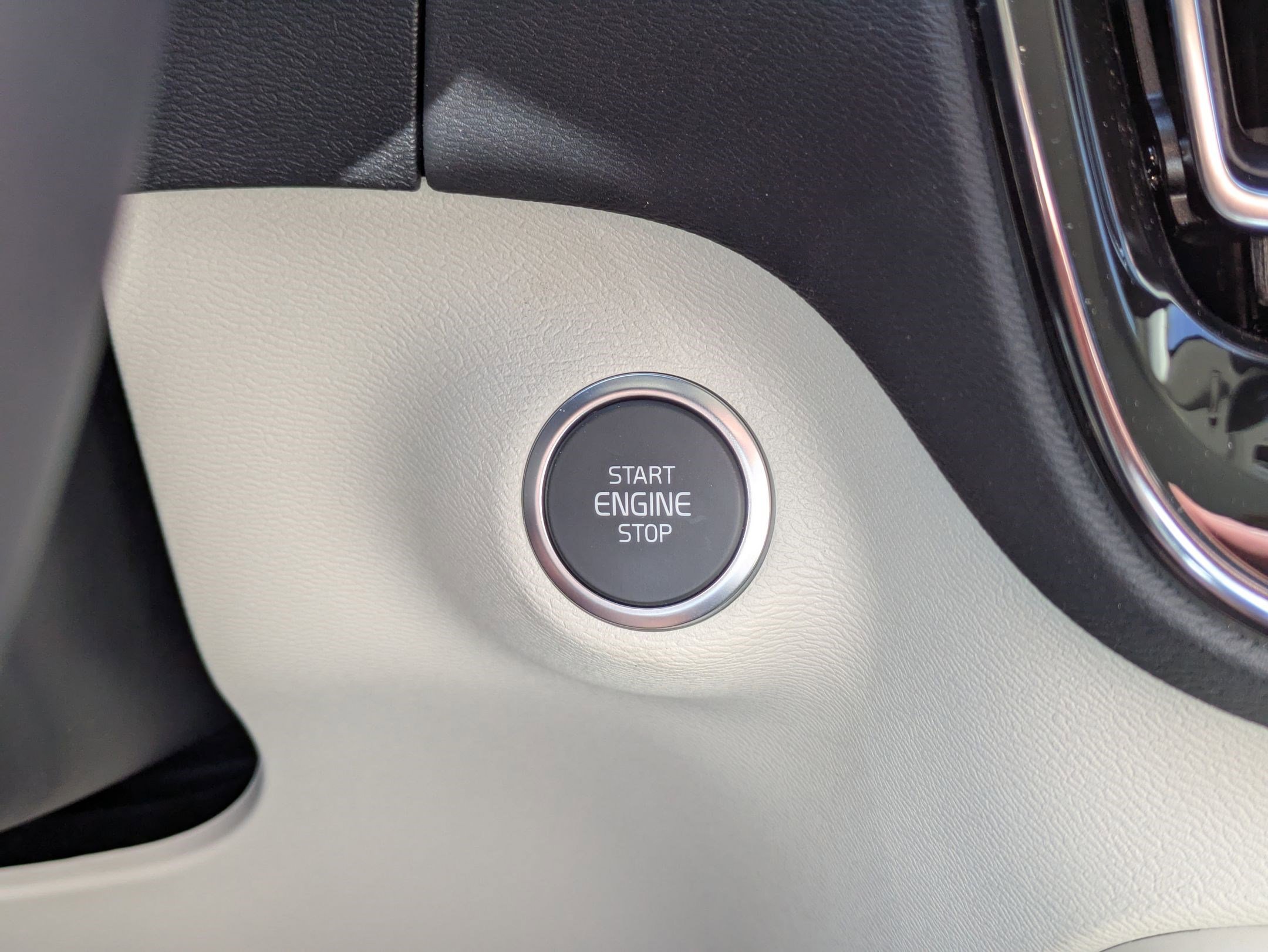 New 2026 Crystal White Volvo Plus image 18