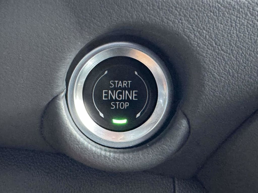 Used 2025 Black Chevrolet Premier image 9