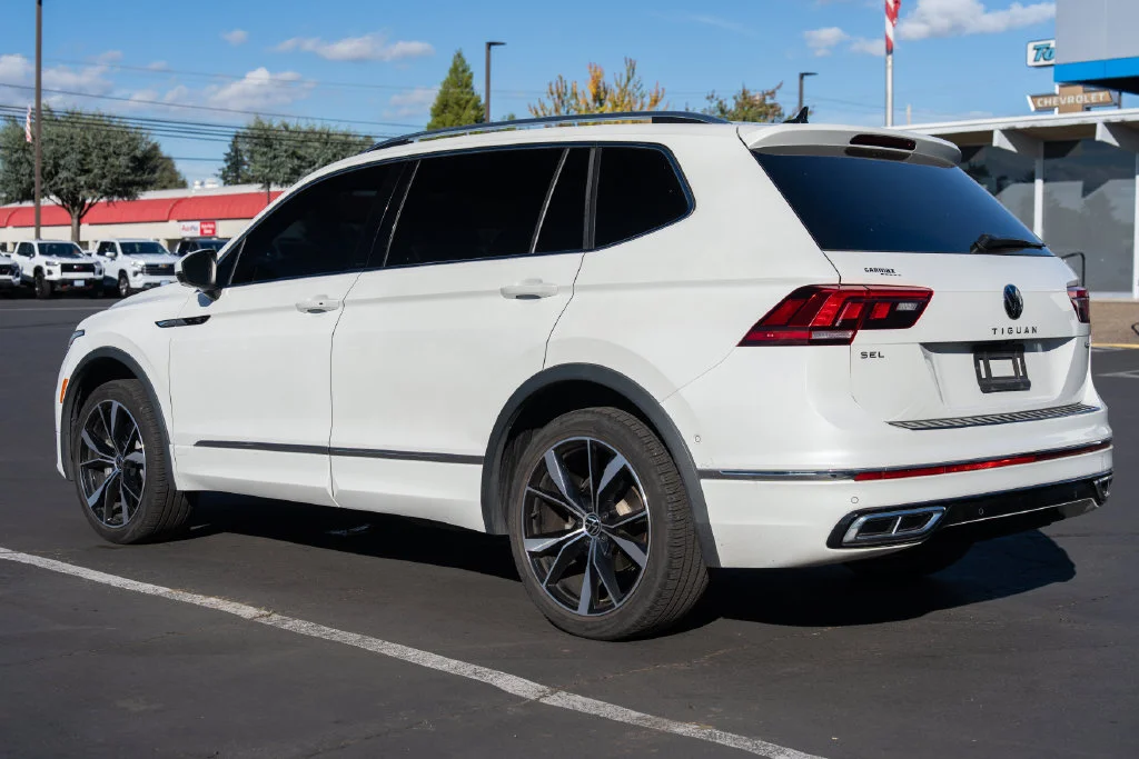 Used 2022  Volkswagen 2.0T SEL R-Line image 4