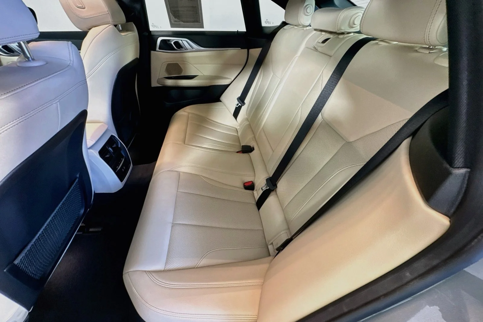 Used 2023 Skyscraper Grey Metallic BMW eDrive40 image 23