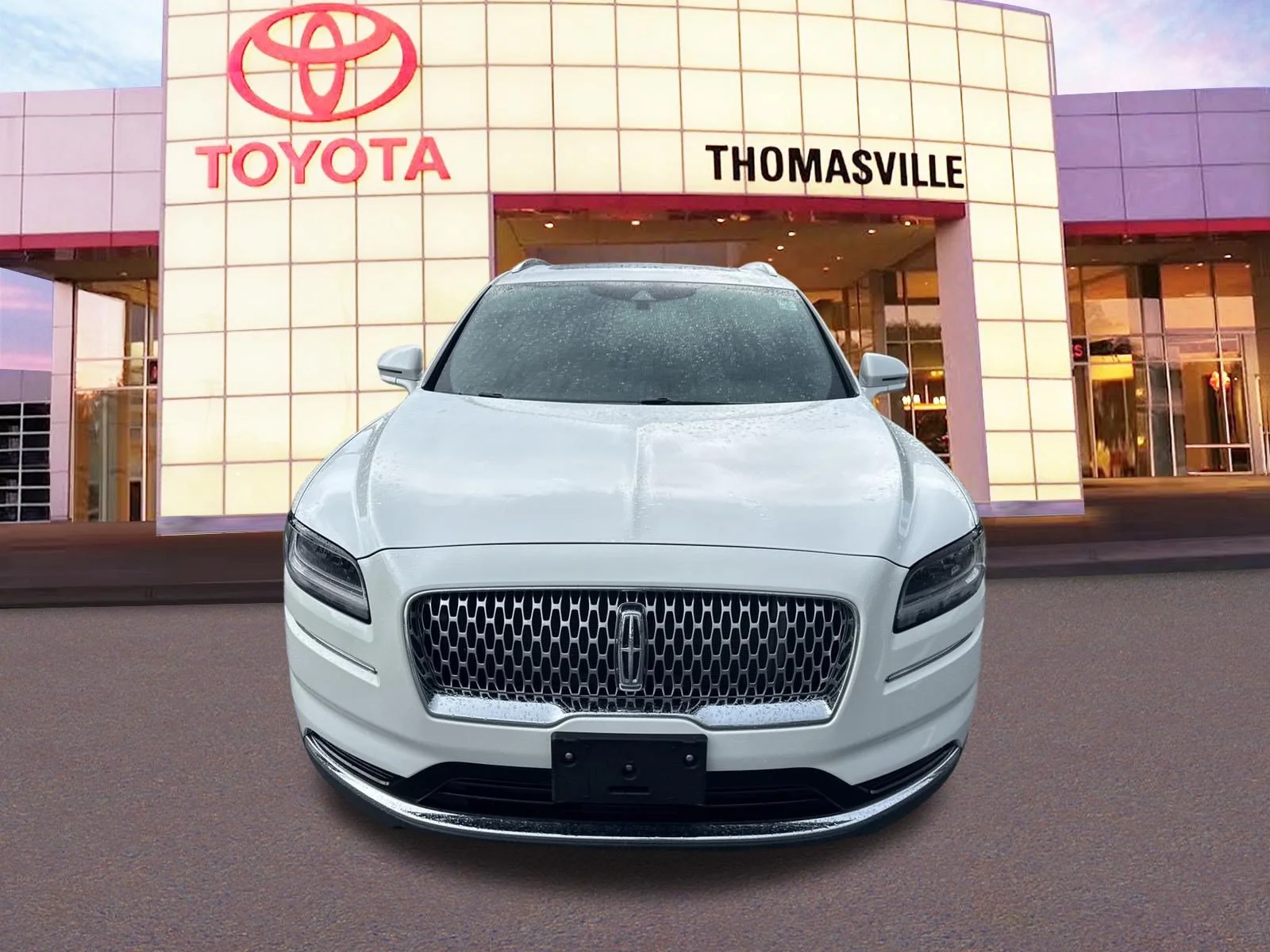 Used 2023 White Metallic Lincoln Reserve image 2