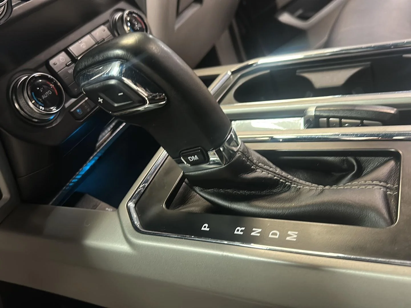 Used 2019 Agate Black Metallic Ford LARIAT image 25