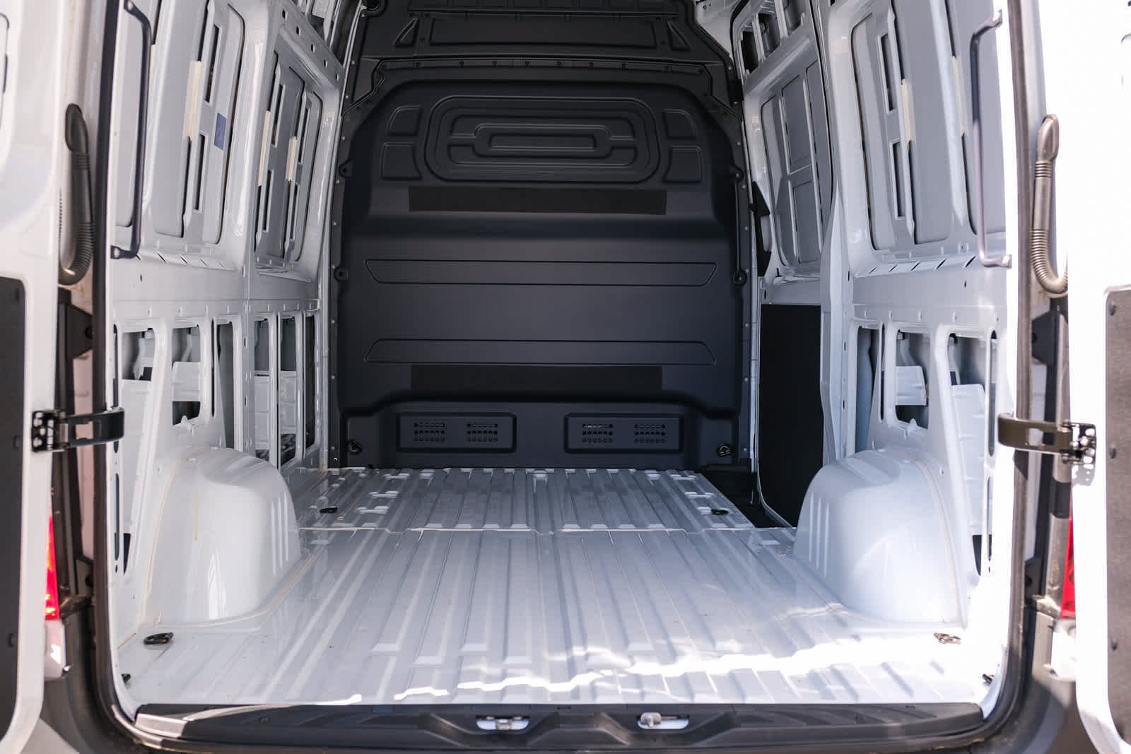 New 2025 Arctic+White Mercedes-Benz Cargo 144 WB  RWD 2.0L 4-Cylinder image 27