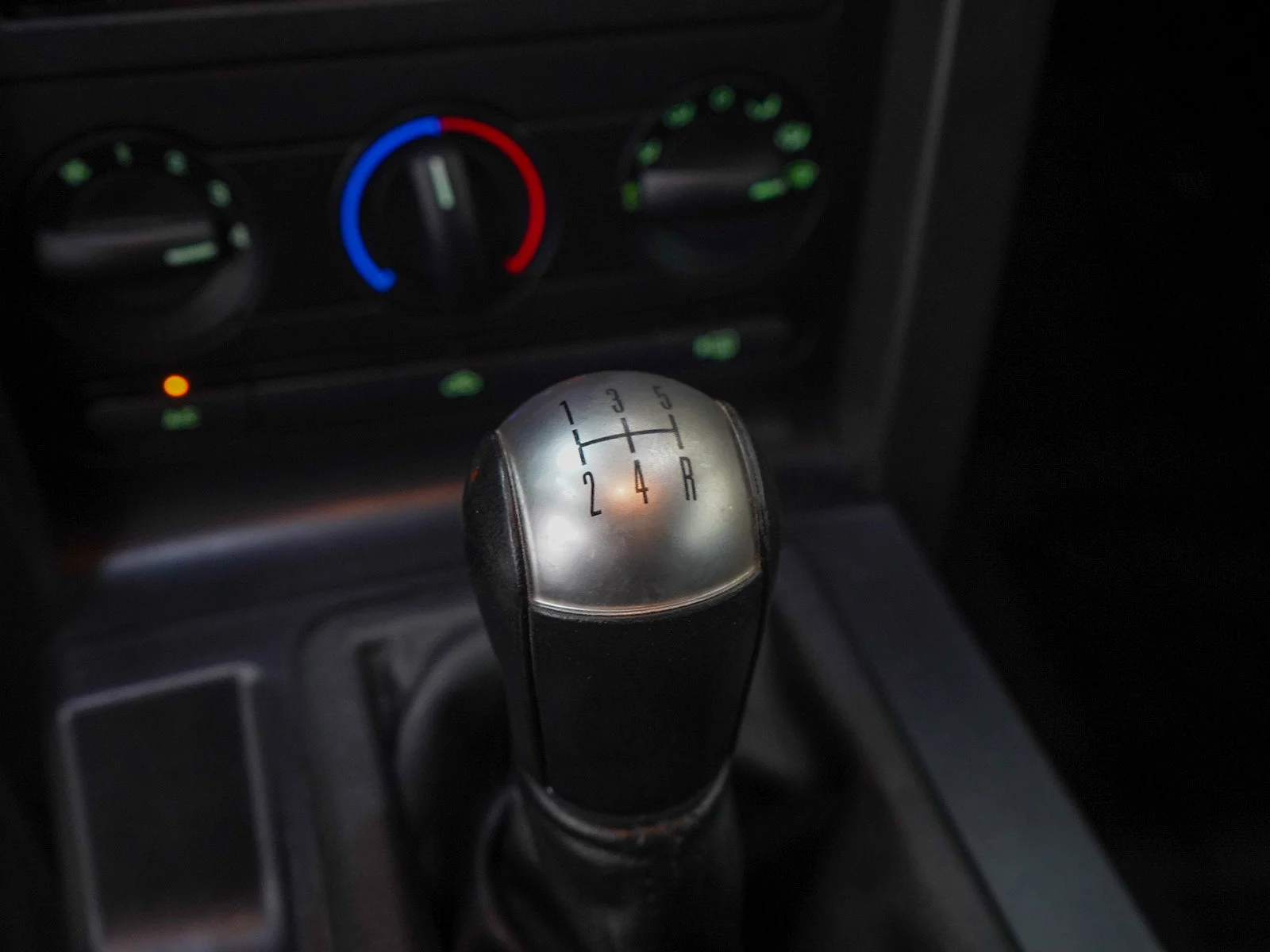 Used 2005  Ford GT Premium image 20