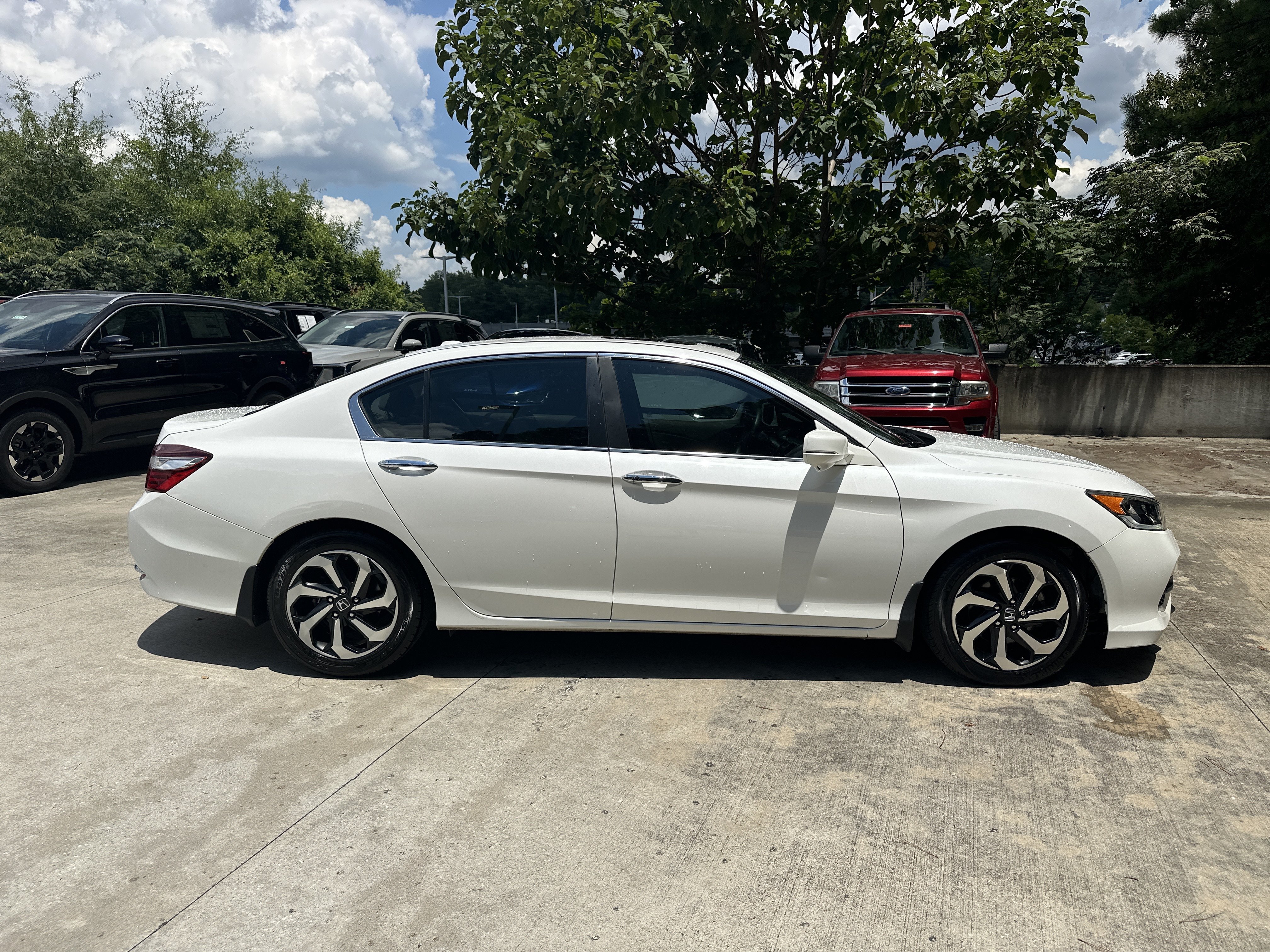 Used 2016 White Orchid Pearl Honda EX image 5