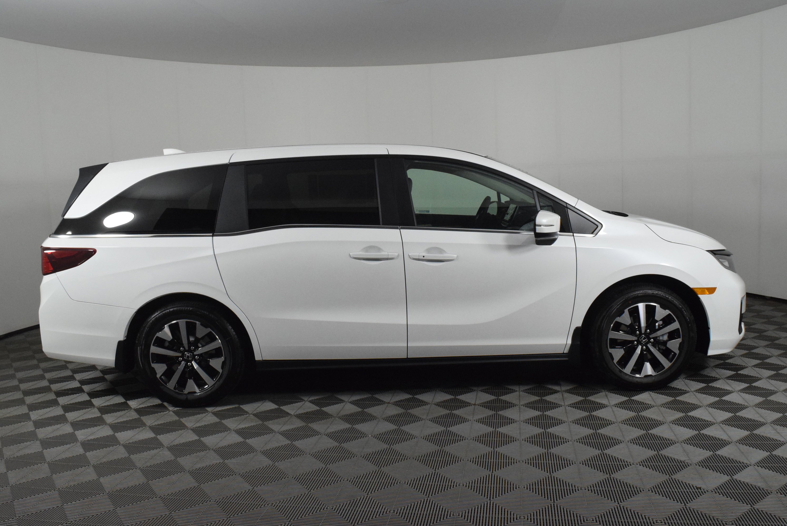 New 2026 Platinum White Pearl Honda EX-L image 5