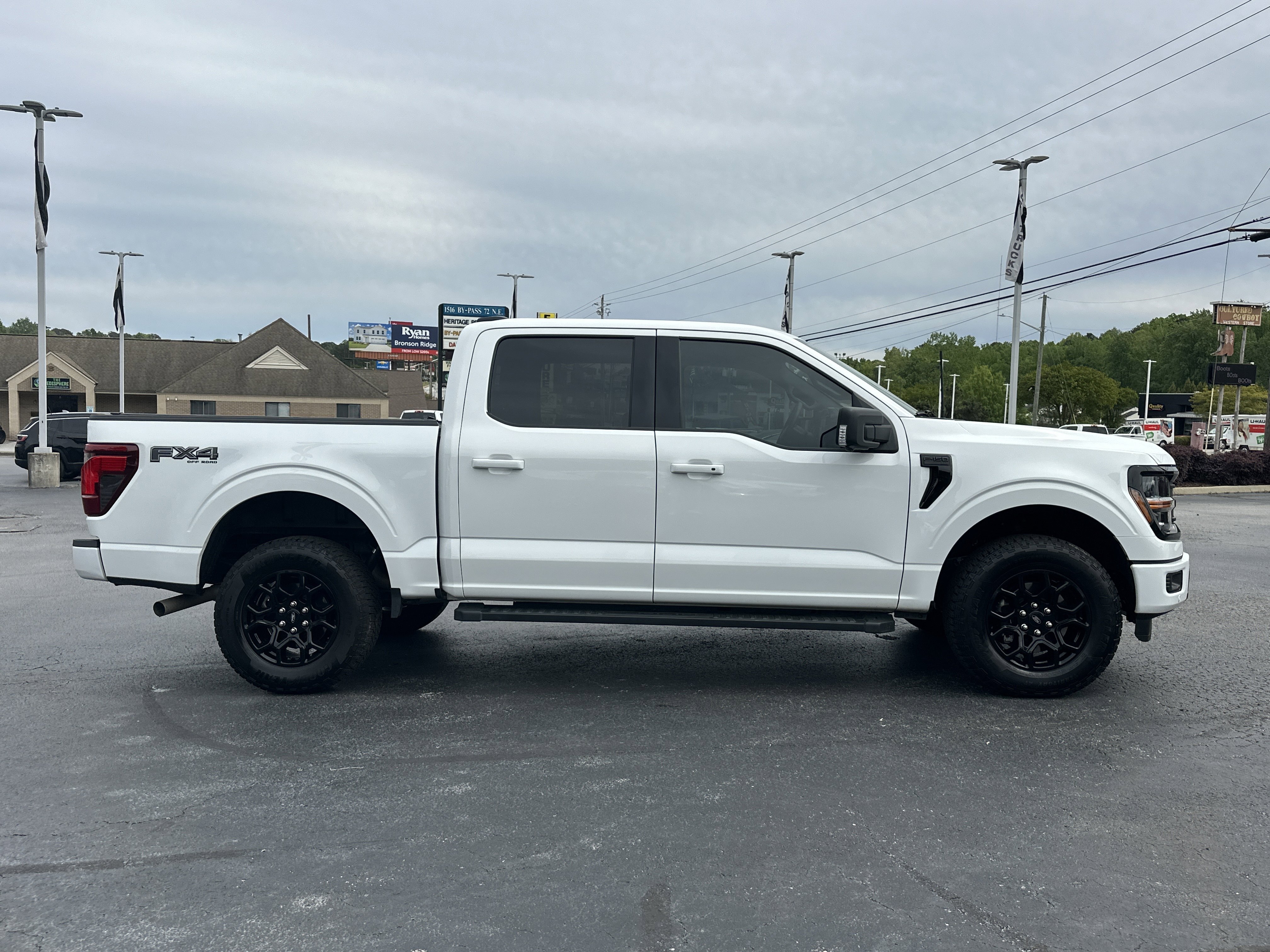 Used 2024 OXFORD WHITE Ford XLT image 9
