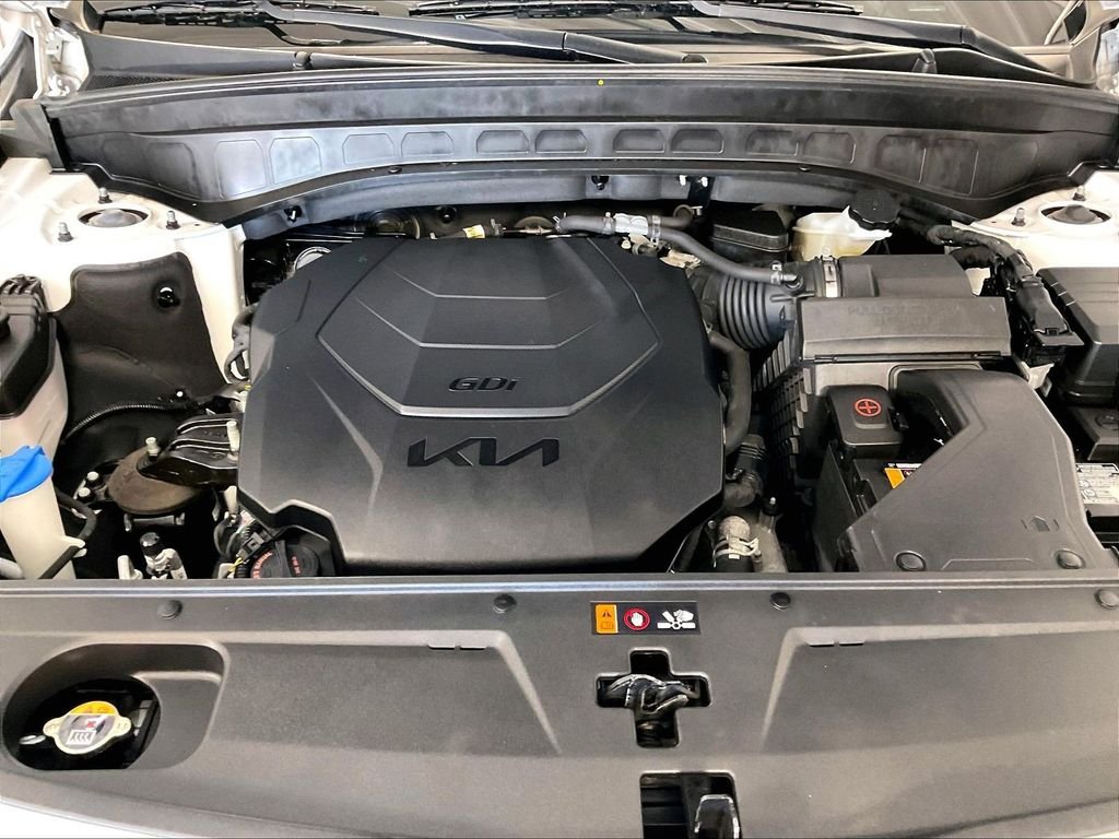 Used 2023 White Kia S image 30