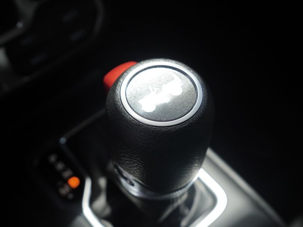 New 2026 Granite Crystal Metallic Clear-Coat Exterior Paint Jeep Rubicon image 16