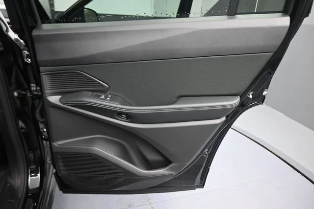 New 2026 Diamond Black Crystal Pearl-Coat Exterior Paint Jeep Laredo image 22