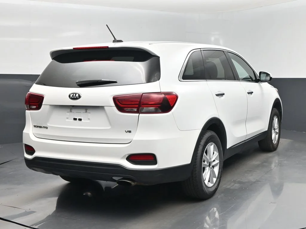 Used 2020 White Kia LX image 28