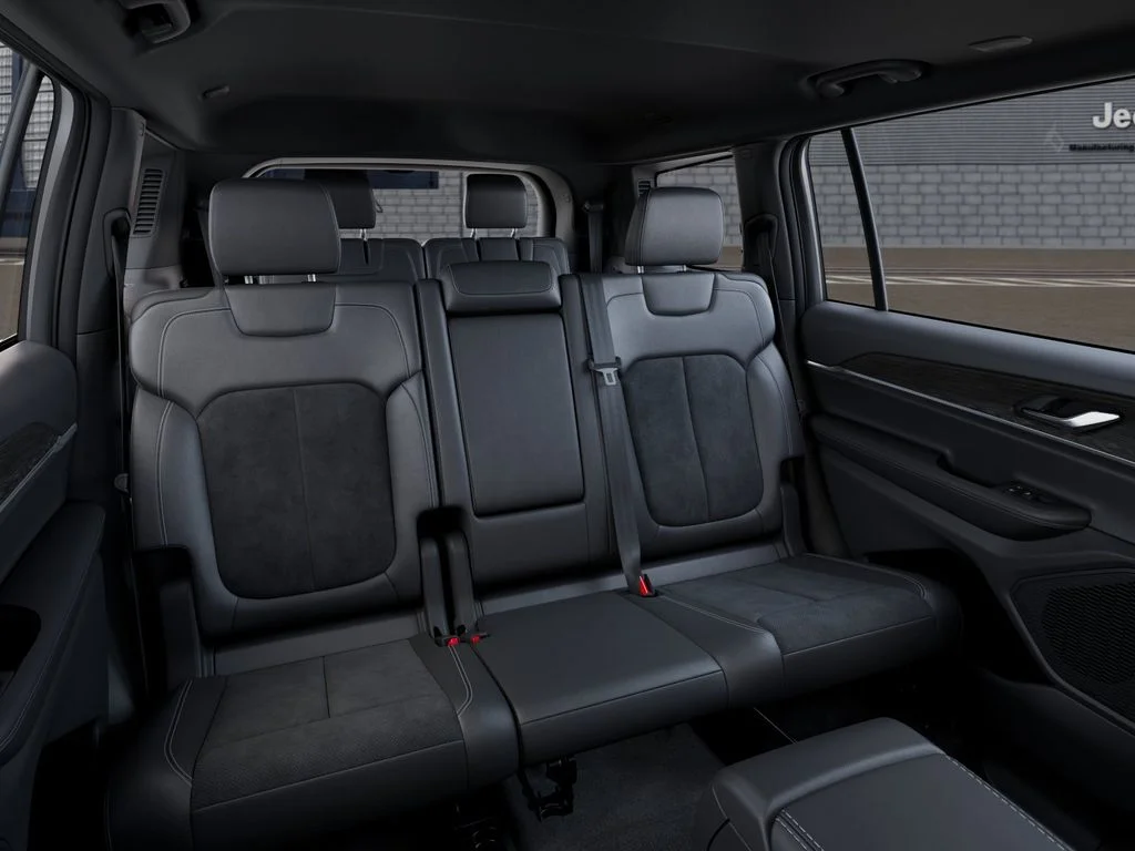 New 2026 Bright White Clear-Coat Exterior Paint Jeep Altitude image 15