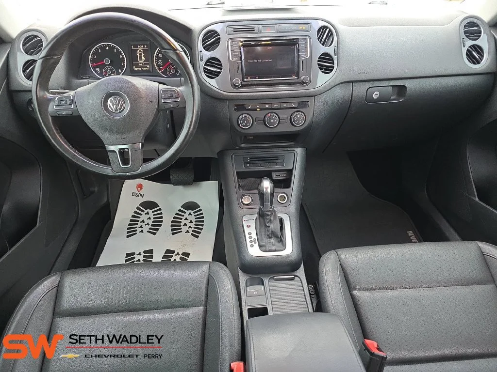 Used 2016 White Volkswagen SE image 9