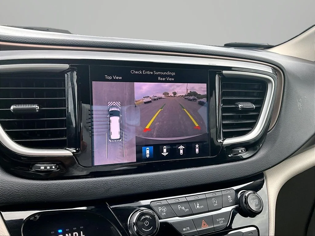 Used 2019 Gray Chrysler Touring L image 20