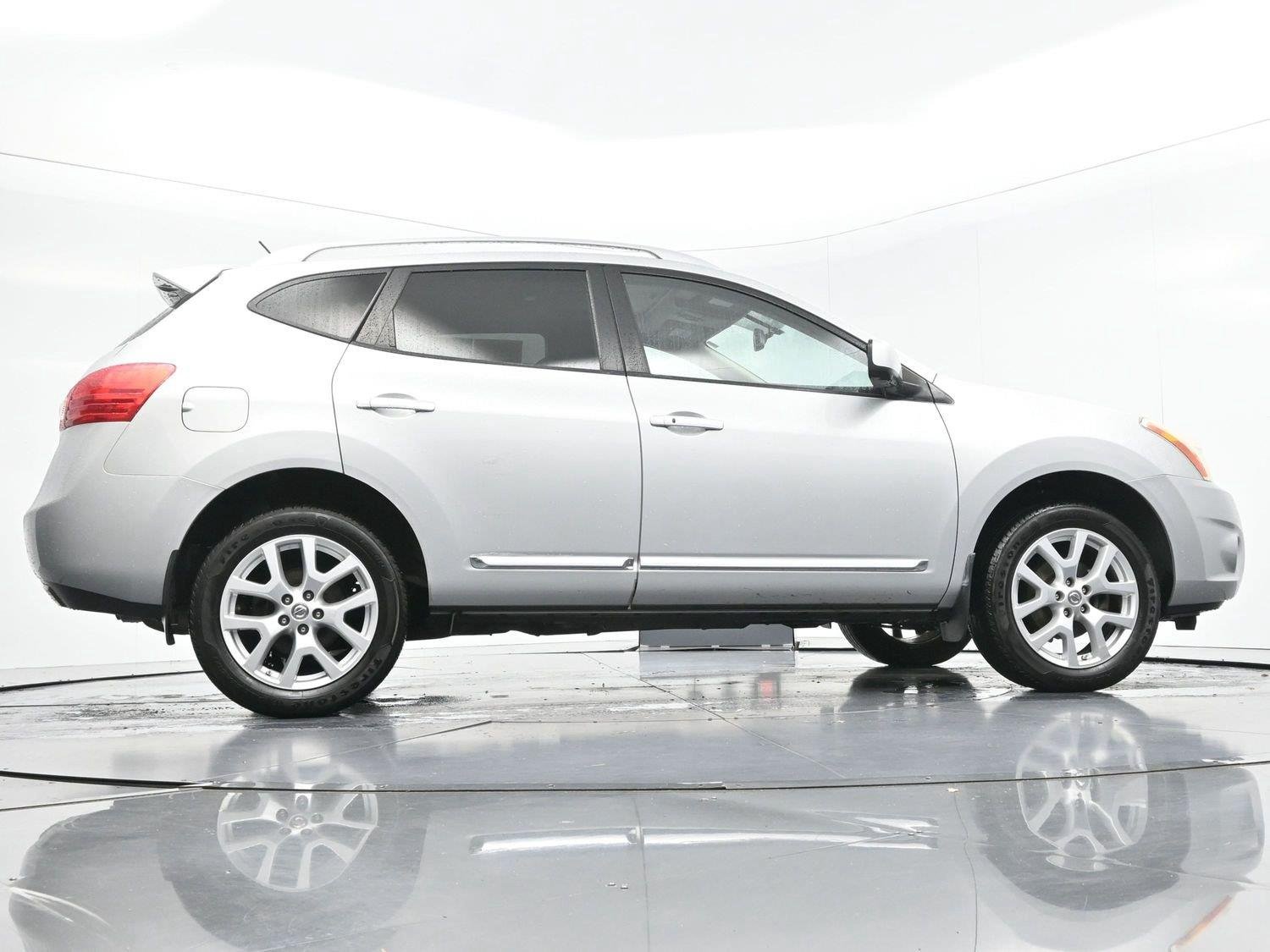 Used 2013 Brilliant Silver Nissan SL image 53