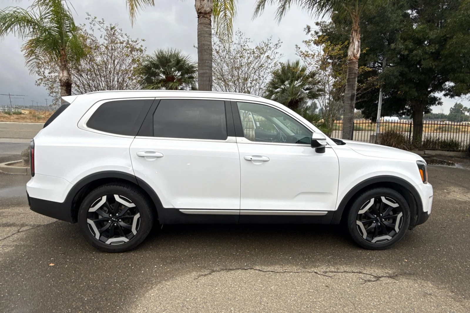 Used 2024 White Kia EX image 3