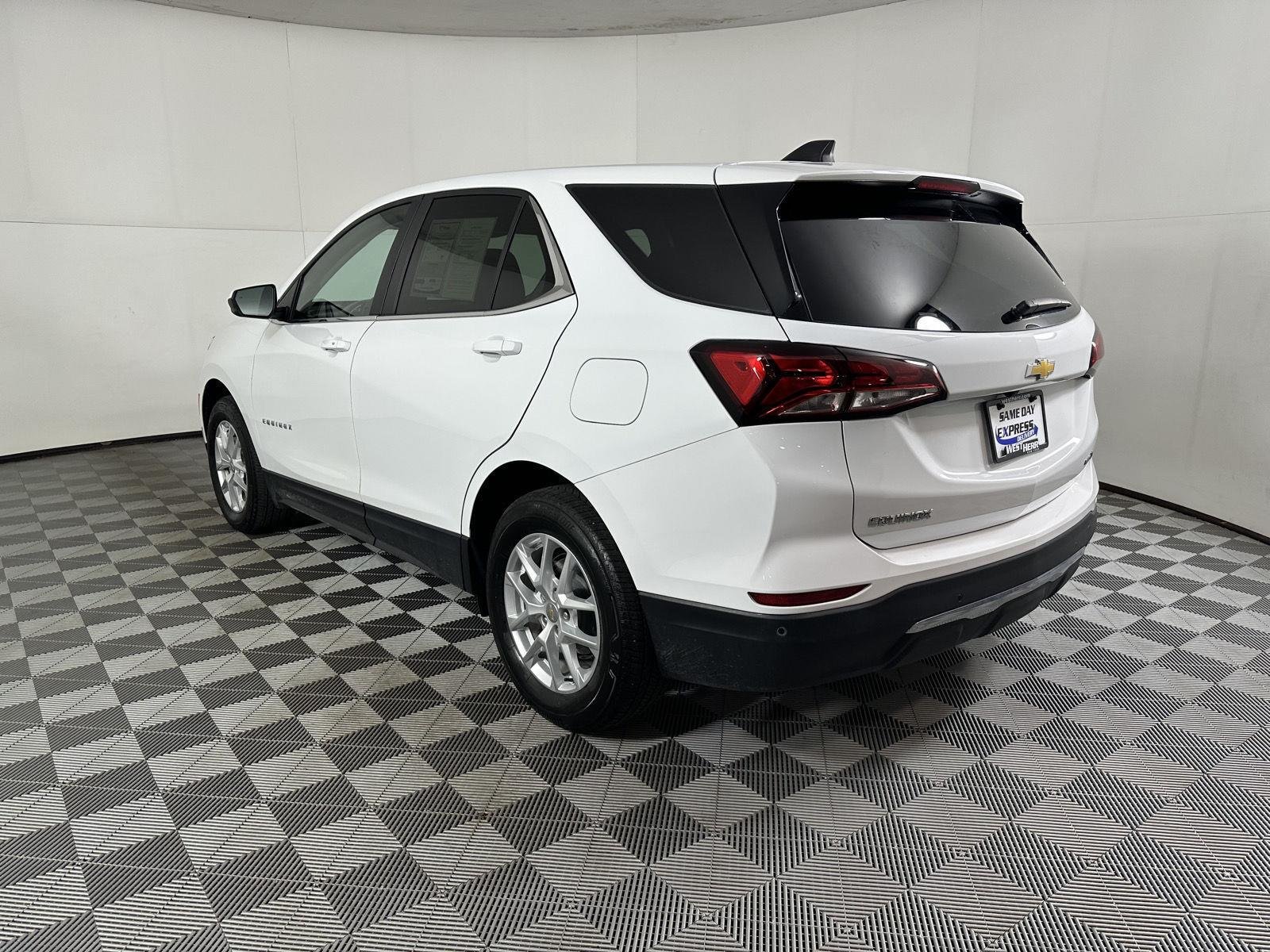 Used 2024 Summit White Chevrolet LT image 18