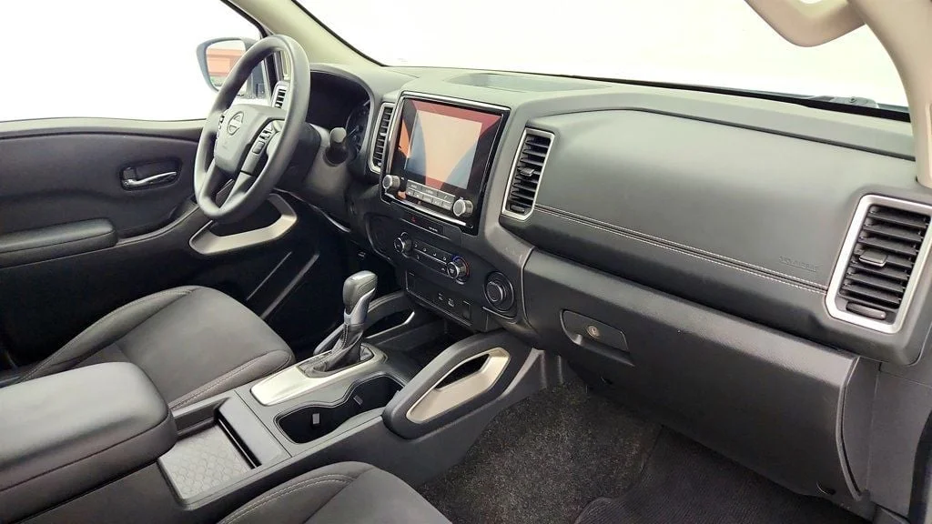 Used 2022 Glacier White Nissan Crew Cab 4x2 SV Automatic image 24