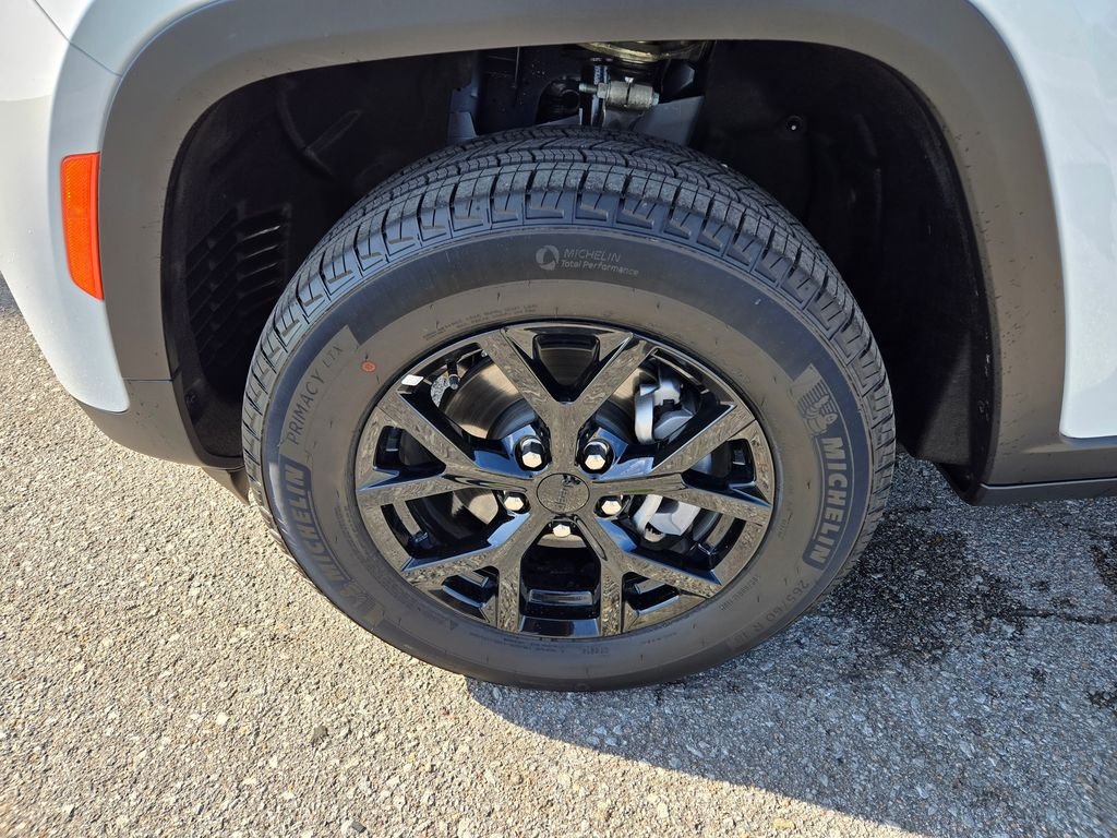 Used 2025 White Jeep Altitude X image 11