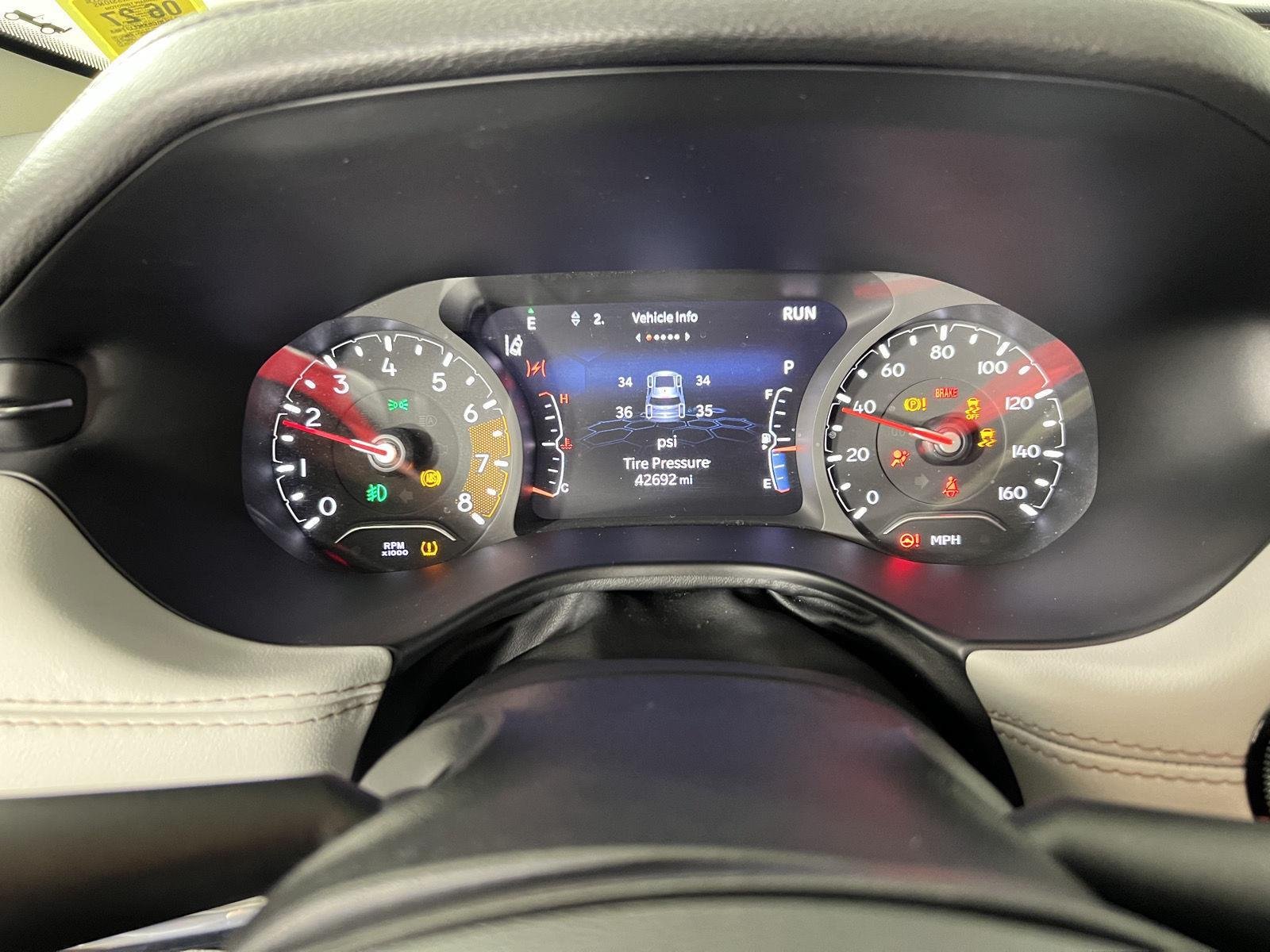 Used 2022 Diamond Black Crystal Pearlcoat Jeep Limited image 11