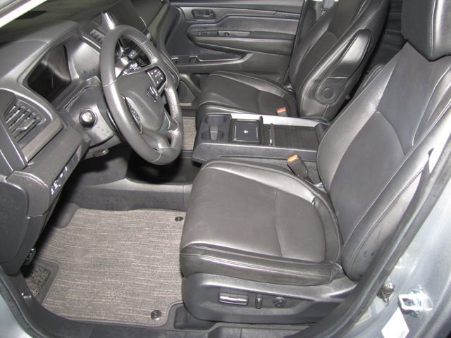 Certified Used 2025 Solar Silver Metallic Honda EX-L image 39