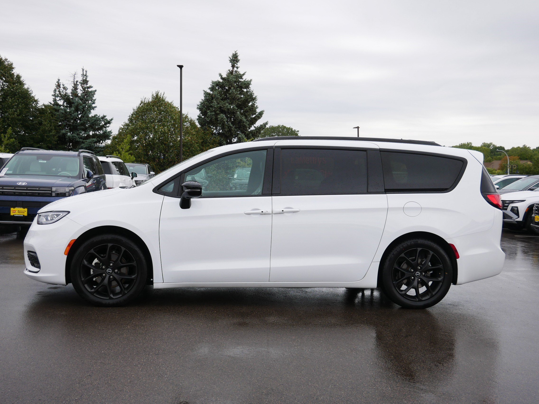 2026 Chrysler Pacifica Limited - Photo 4