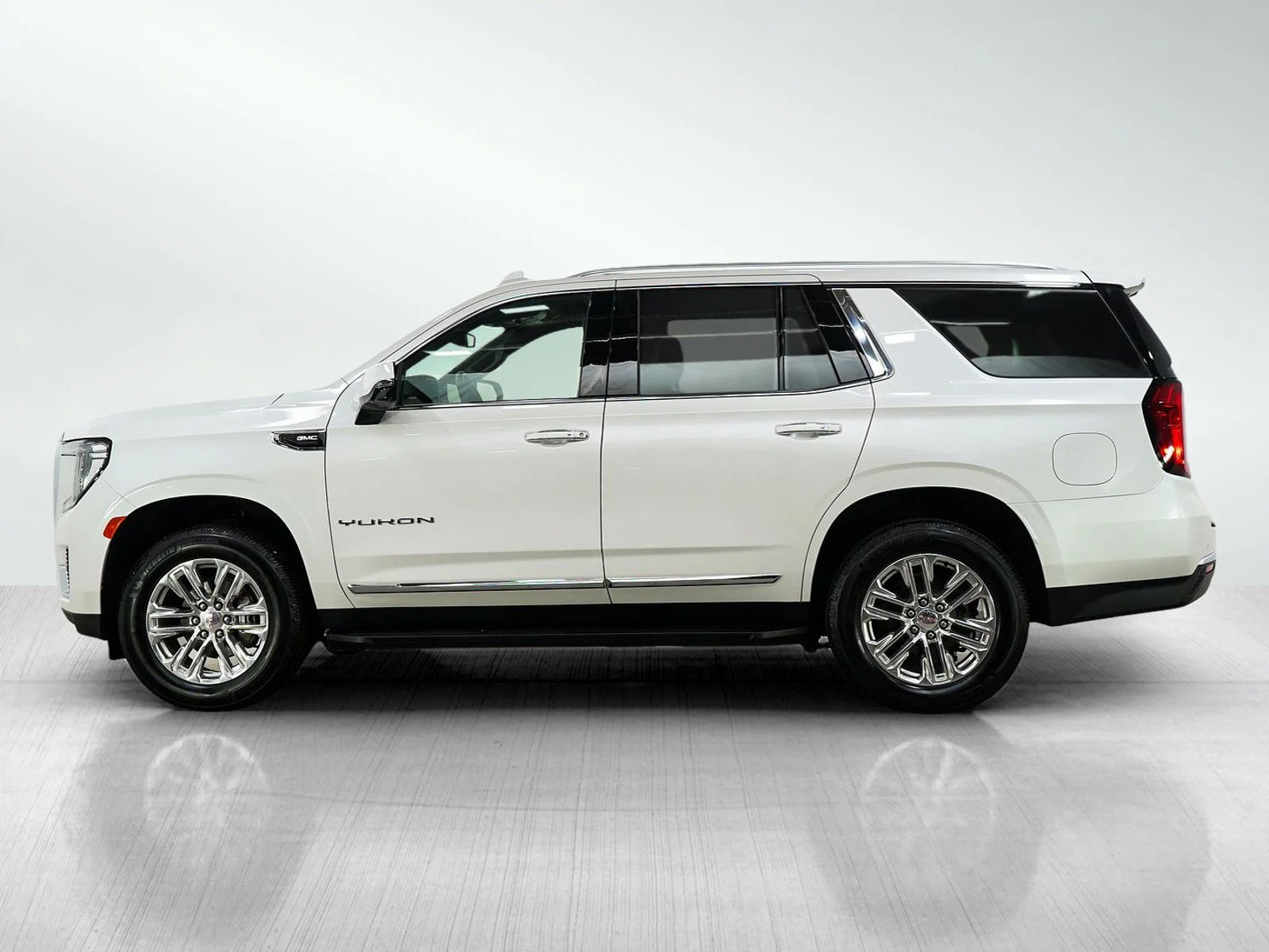 Used 2023 GMC Yukon SLT with VIN 1GKS2BKD7PR251851 for sale in Roseville, Minnesota