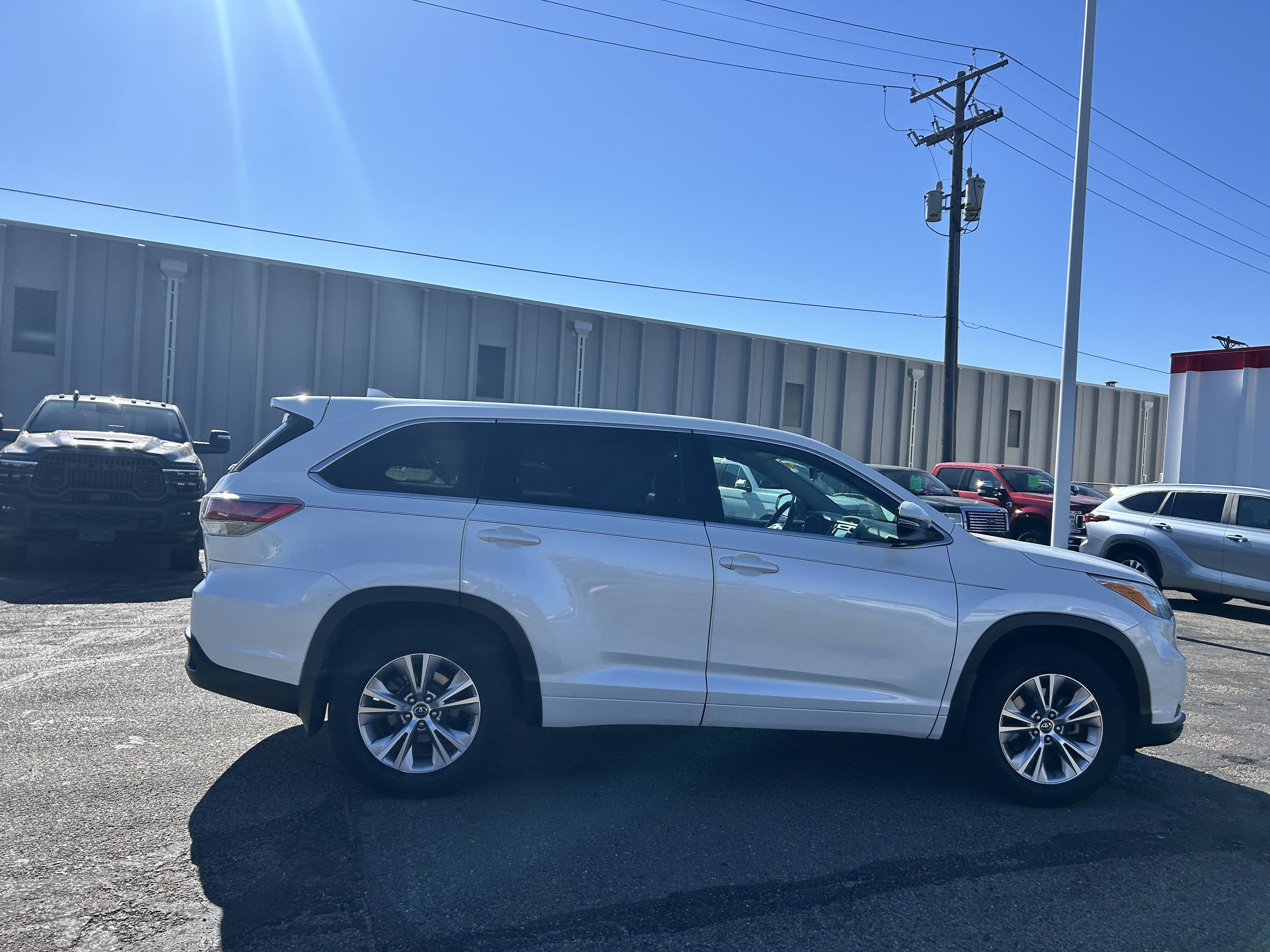 Used 2016 Blizzard Pearl Toyota LE image 6