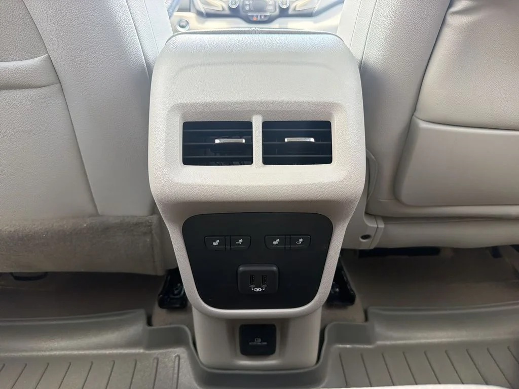 Used 2023 Silver GMC Denali image 28