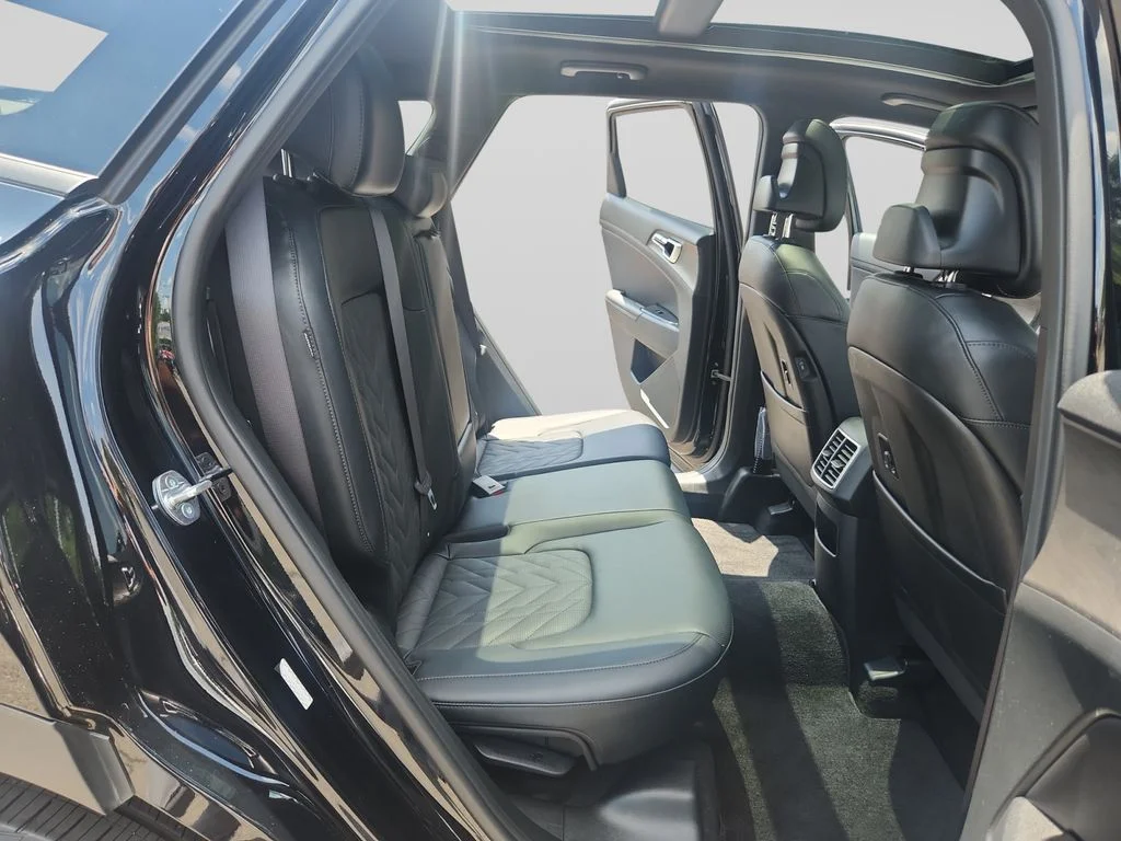 Used 2024 Black Kia X-Line image 18