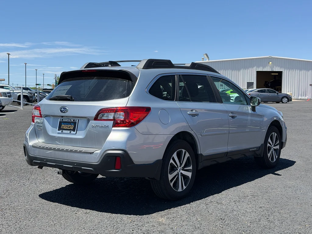 Used 2018 Ice Silver Metallic Subaru Limited image 7