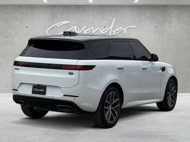 Used 2023  Land Rover SE Dynamic image 17