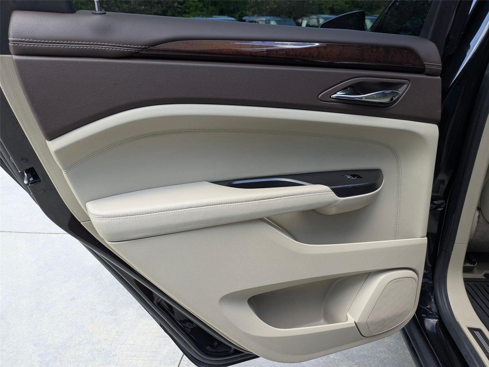 Used 2016  CADILLAC LUXU image 23