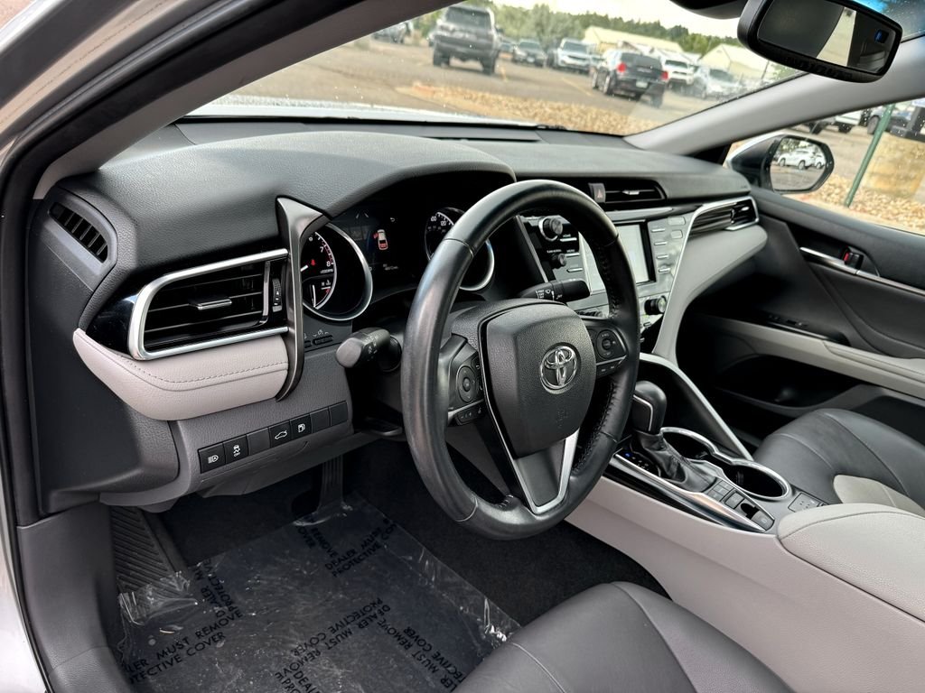 Used 2018 Silver Toyota XLE image 22