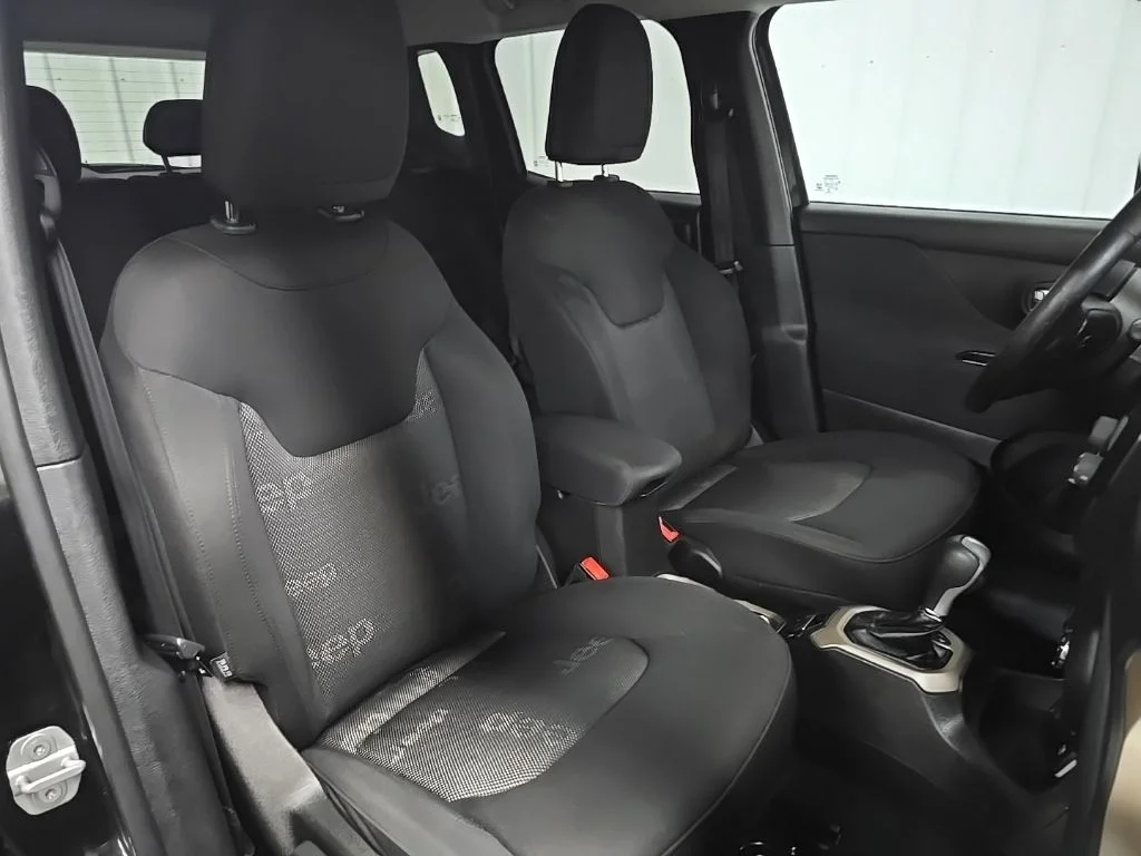 Used 2016 Black Jeep Latitude image 17