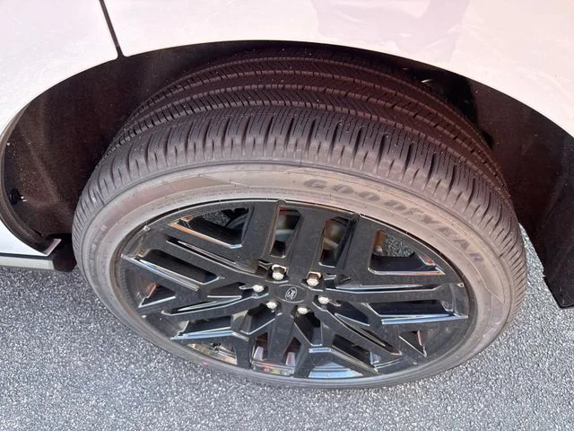 New 2026 Glacier Gray Metallic Tri-Coat Ford Platinum® image 14
