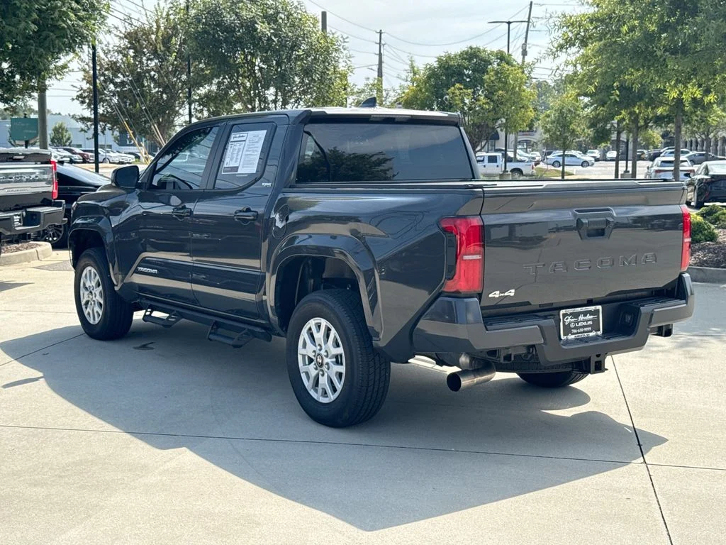 Used 2025  Toyota SR5 image 6