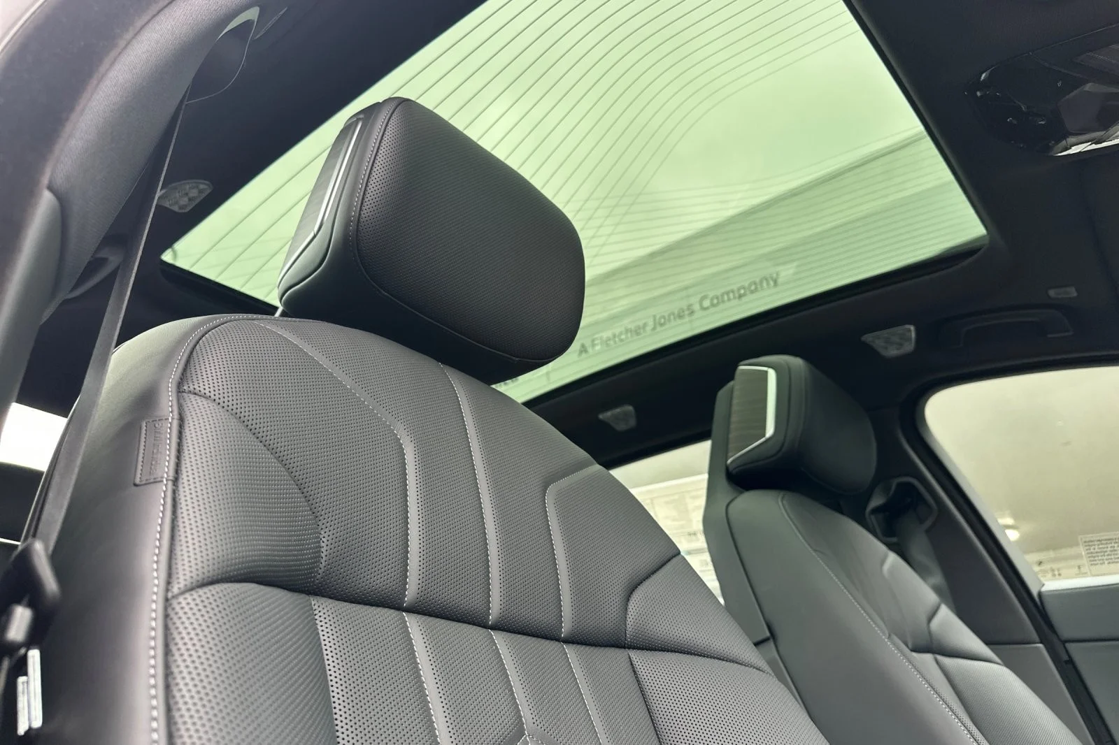 New 2026 Black Sapphire Metallic BMW 750e xDrive image 15