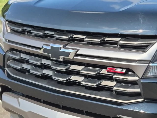 Used 2022 Black Chevrolet Z71 image 36