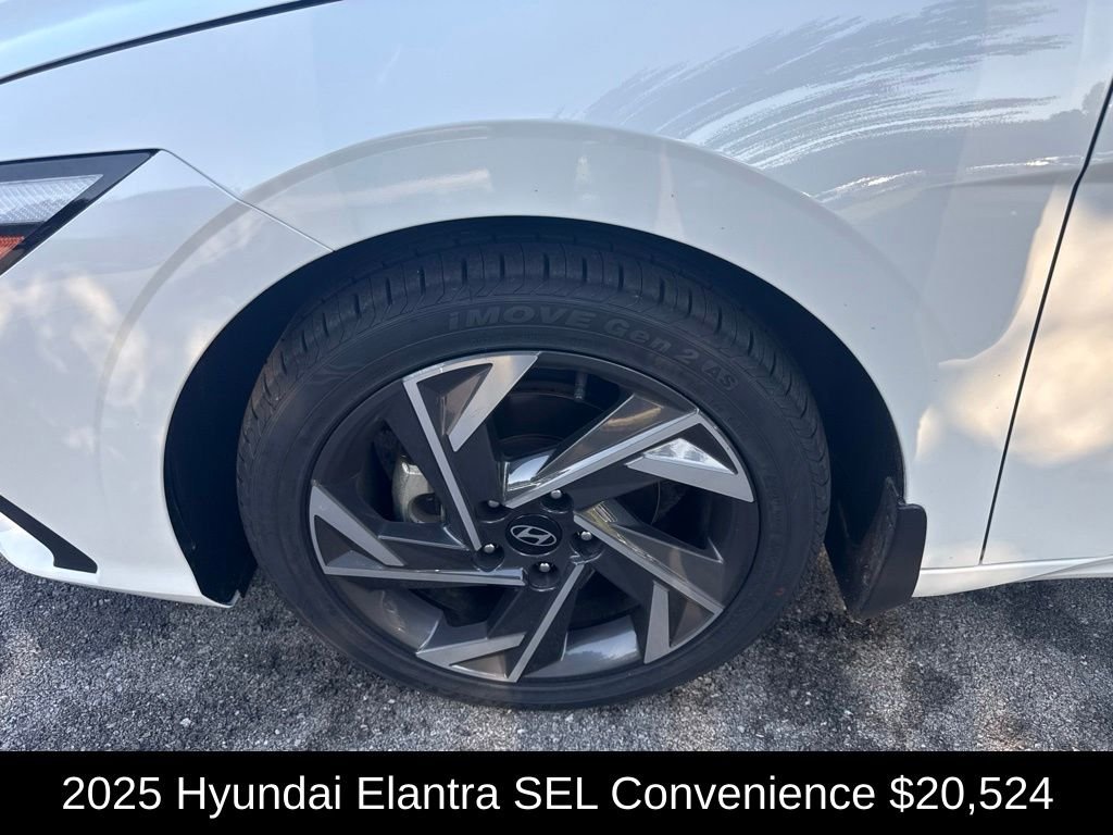 Used 2025 White Hyundai SEL Convenience image 9