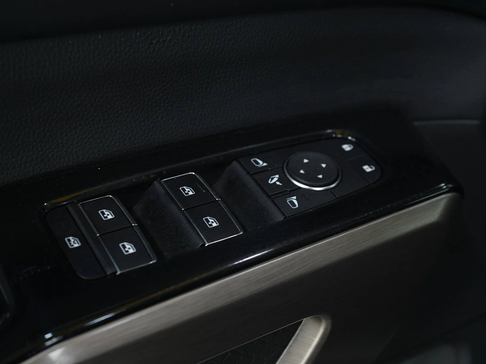 Used 2024 Green Nissan Platinum image 25