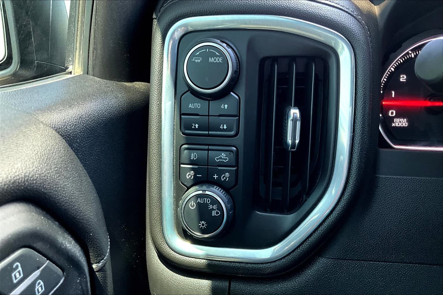 Used 2022 Black Chevrolet RST image 32