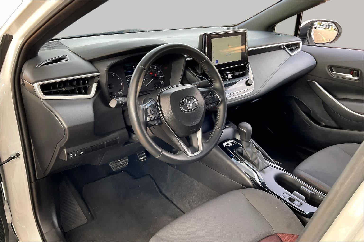 Used 2025 Ice Cap Toyota SE image 16