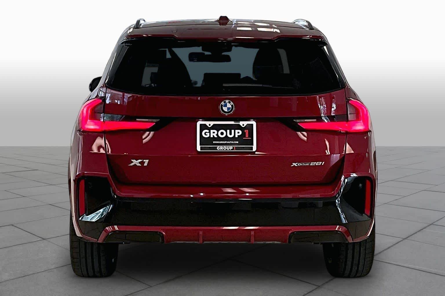 Used 2026 Vegas Red Metallic BMW xDrive28i image 4