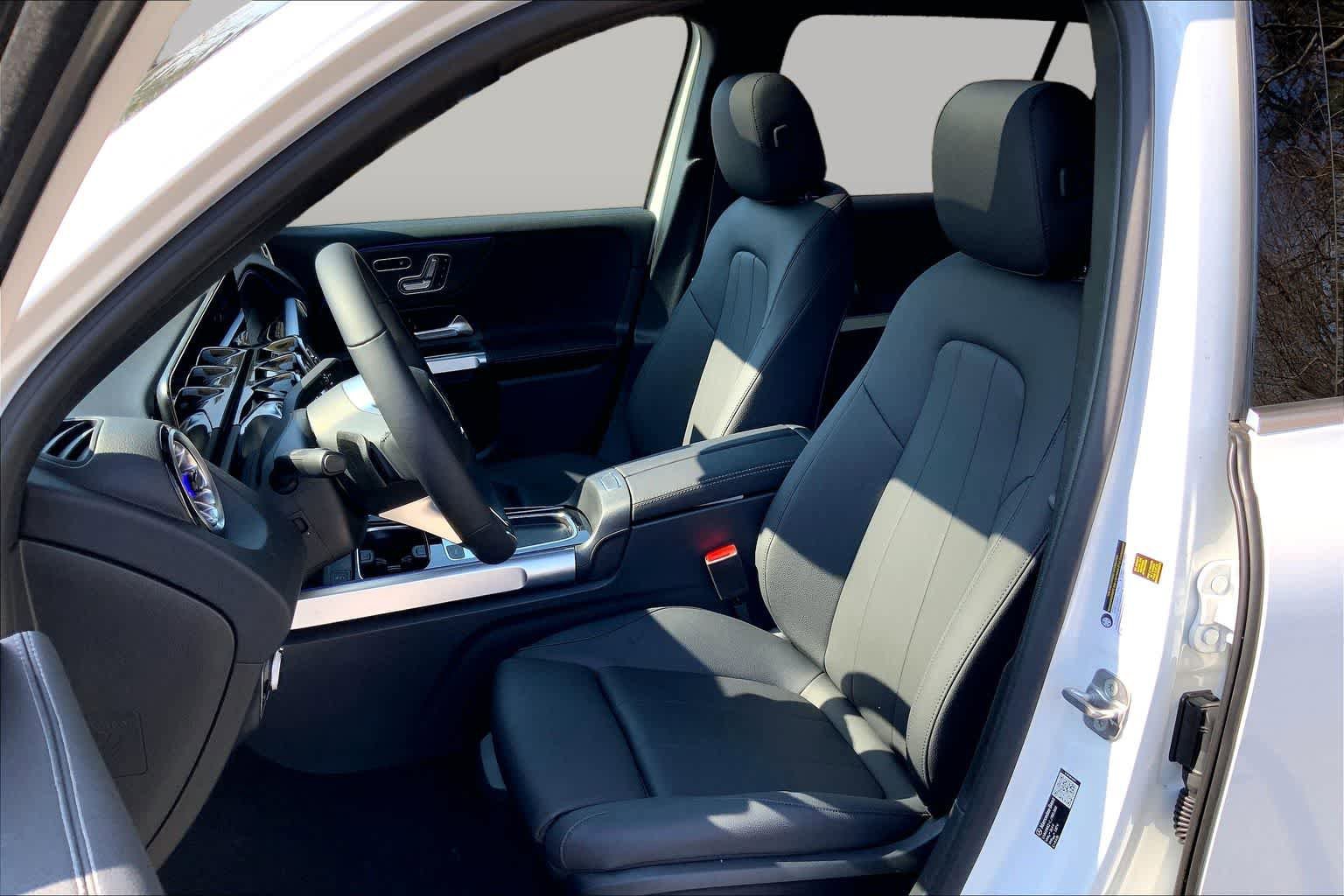 New 2026 Polar White Mercedes-Benz GLB 250 image 12