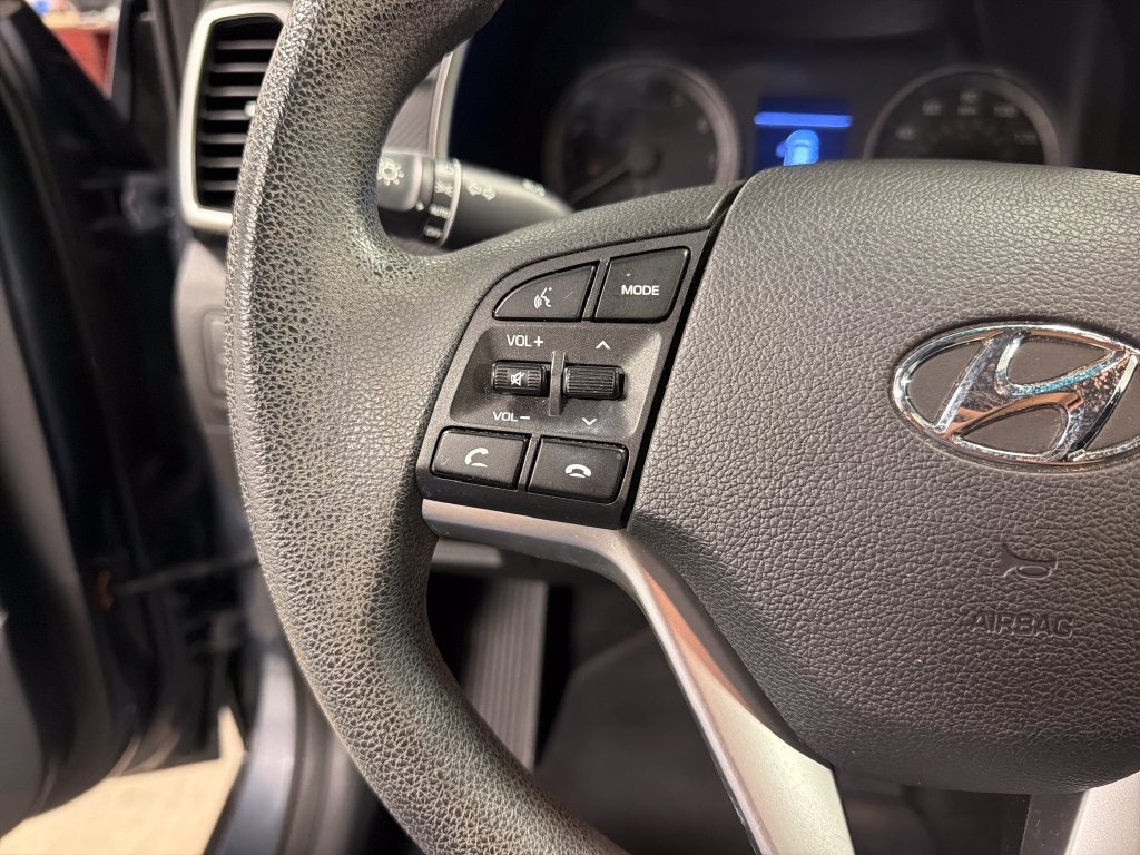 Used 2019 Blue Hyundai SE image 30