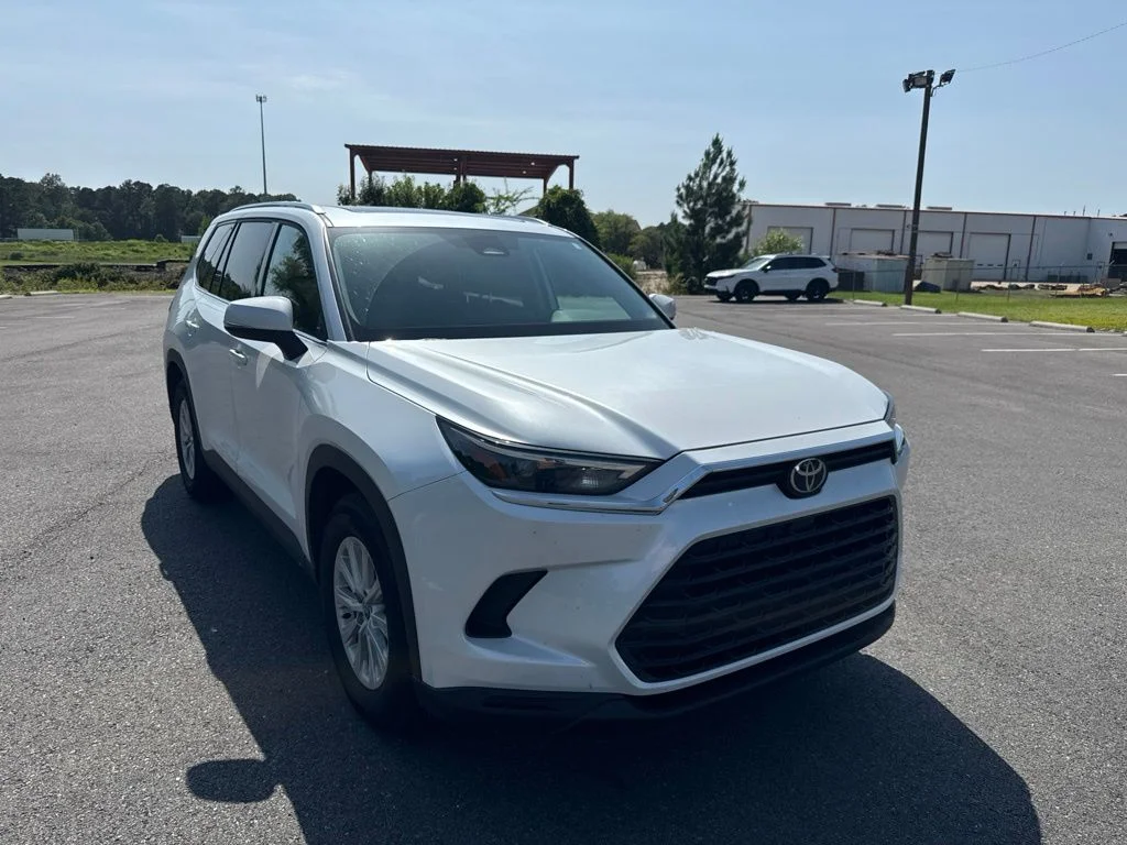 Used 2026 Pearl Toyota XLE image 1